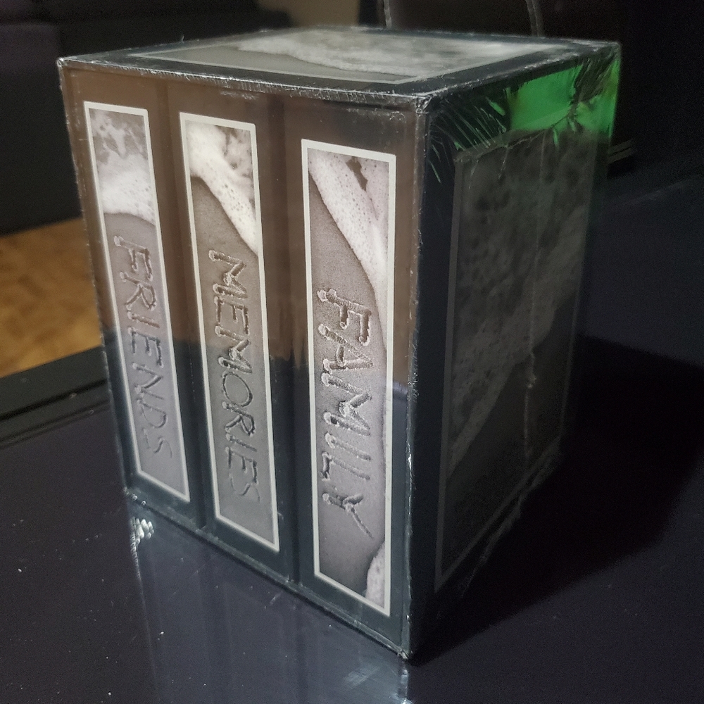 New Havoc Publishing Boxed Set of 3 Photo Albums Memories Friends Family